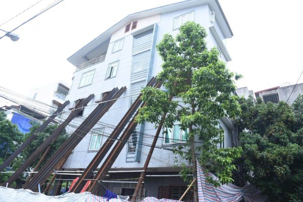 Tại sao cần phải chống nhà nghiêng trong quá trình xây dựng