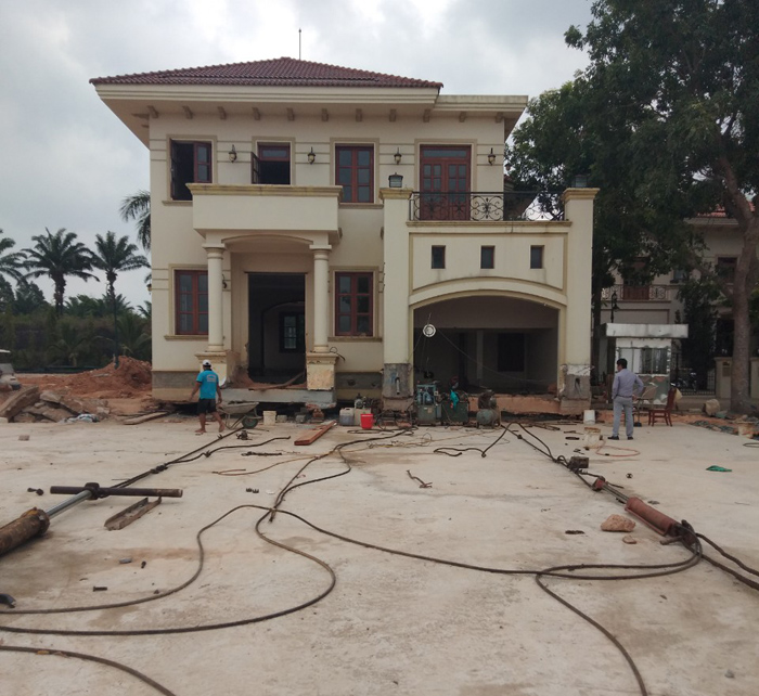 Thần đèn Đỗ Quốc Khánh nâng thành công tòa nhà 2.600 tấn