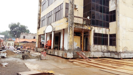 Di chuyển nhà sang vị trí khác