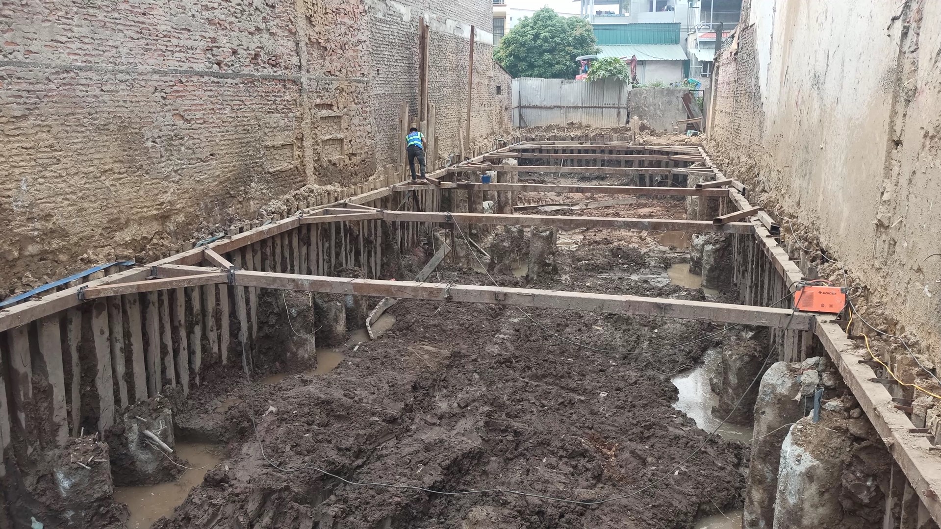 Thi công chống văng là gì?