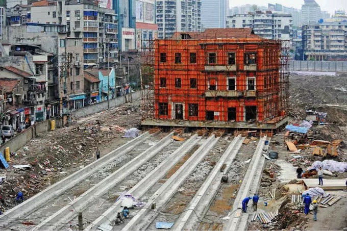 Các phương pháp di dời công trình dân dụng phổ biến hiện nay 4 Phương pháp di dời hiện đại sử dụng hệ thống bánh xe chuyên dụng và giàn thép tự hành