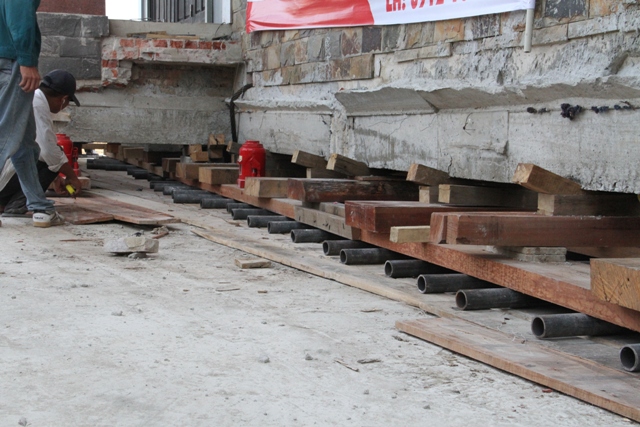 Các phương pháp di dời công trình dân dụng phổ biến hiện nay 3 Phương pháp di dời truyền thống bằng ròng rọc và con lăn