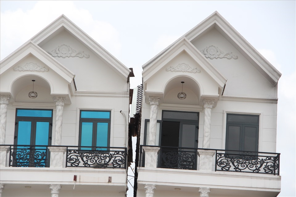 Thần đèn xử lý nhà lún nghiêng an toàn, hiệu quả không đập phá 2 Hiện tượng nhà lún nghiêng: Nguyên nhân và dấu hiệu nhận biết