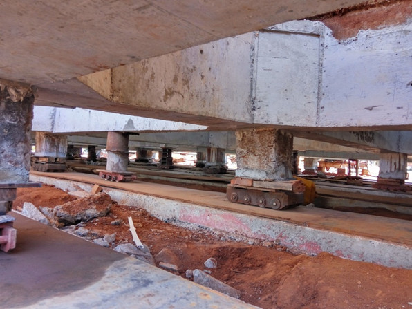 Di dời nhà sang vị trí khác bằng con lăn thủy lực là gì?
