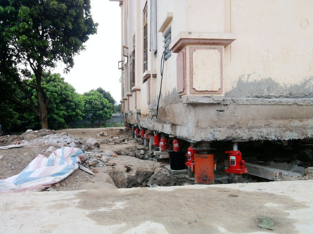 Di dời nhà bằng thủy lực