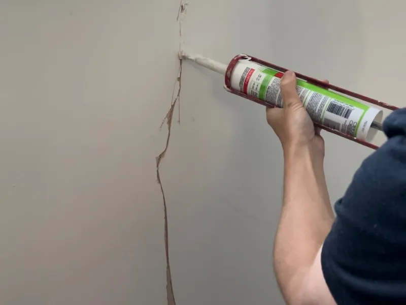 Xử lý các vết nứt tường, vết chân chim do kỹ thuật sơn kém chất lượng