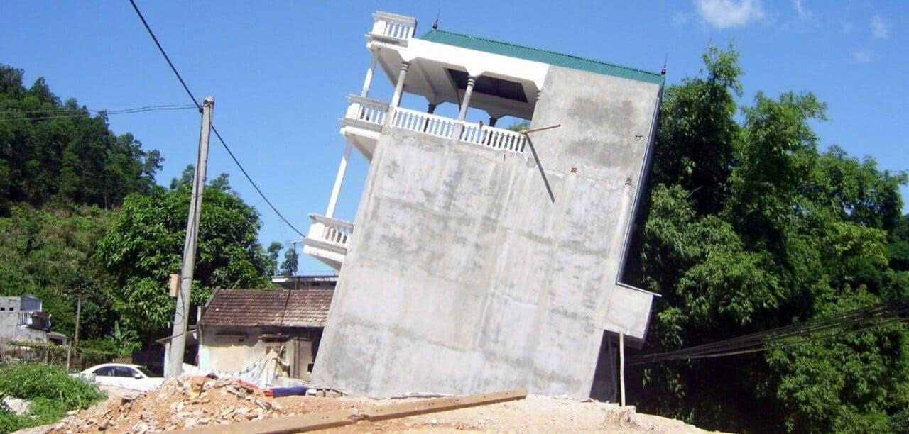 Nhà bị nghiêng có nguy hiểm không? Cách nhận biết mức độ nghiêng 5 Nguyên nhân gây lún móng